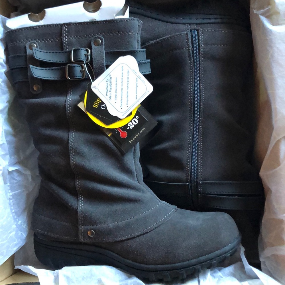 NEW! NEVER WORN! Warm cozy winter proof boots
